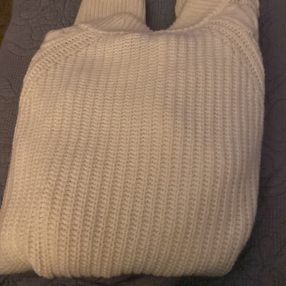 Jcrew Cream Cable Sweater. Size XL - Picture 3 of 3